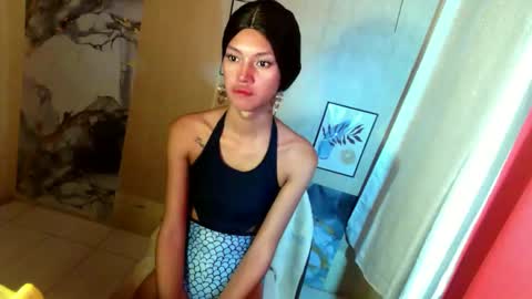 Snapshot of meaxox1 chatting on April 21, 10:01 pm mea online show from April 21, 10:01 pm