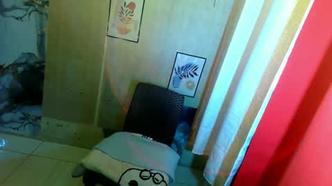 Snapshot of meaxox1 chatting on May 6, 5:57 am mea online show from May 6, 5:57 am