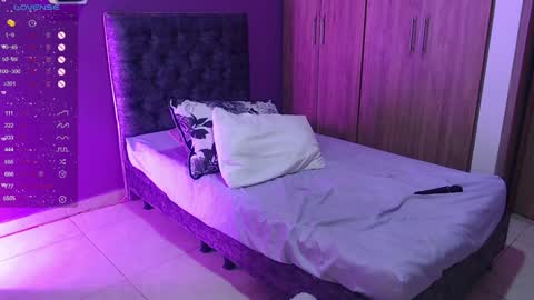 Snapshot of medelynevans chatting on December 20, 11:58 pm medelyn Instagram mady evans13 online show from December 20, 11:58 pm