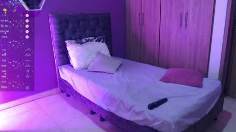 Snapshot of medelynevans chatting on December 21, 10:40 pm medelyn Instagram mady evans13 online show from December 21, 10:40 pm