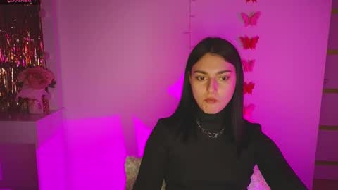 Snapshot of medina_andress chatting on March 6, 4:38 pm Dina online show from March 6, 4:38 pm