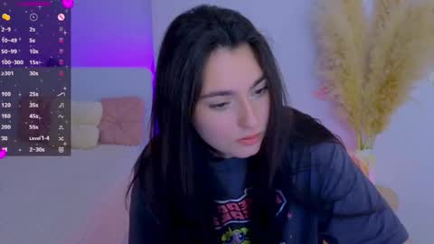 Dina online show from April 8, 9:15 pm