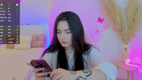 Snapshot of medina_andress chatting on May 12, 9:01 pm Dina online show from May 12, 9:01 pm