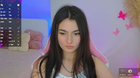 Snapshot of medina_andress chatting on May 25, 9:10 pm Dina online show from May 25, 9:10 pm