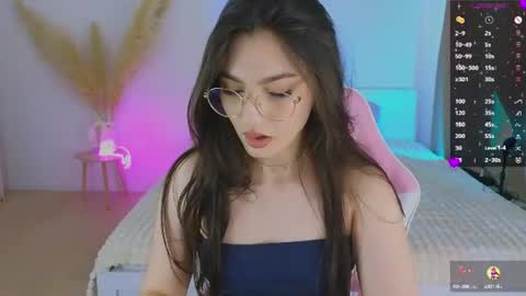 Snapshot of medina_andress chatting on June 19, 5:06 pm Dina online show from June 19, 5:06 pm