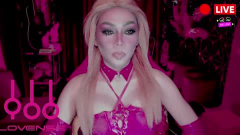 THE QUEEN ALPHA   Queen Medusa Prey online show from April 11, 8:02 pm