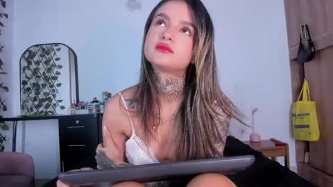 medussa13 online show from April 23, 12:15 pm