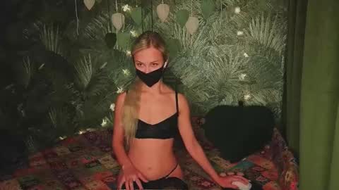 Snapshot of meeeewmeeeeow chatting on October 2, 2:29 am meeeewmeeeeow online show from October 2, 2:29 am