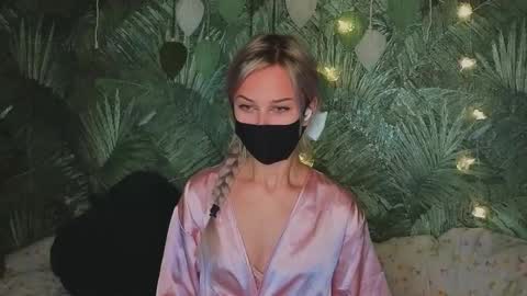 Snapshot of meeeewmeeeeow chatting on October 13, 11:16 pm meeeewmeeeeow online show from October 13, 11:16 pm