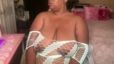 Snapshot of meetsouthernpeach chatting on May 19, 3:35 am Southern Peach online show from May 19, 3:35 am