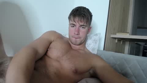 Max online show from June 25, 8:02 pm