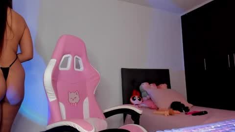 Snapshot of megan__blue chatting on June 5, 9:09 pm Megan online show from June 5, 9:09 pm