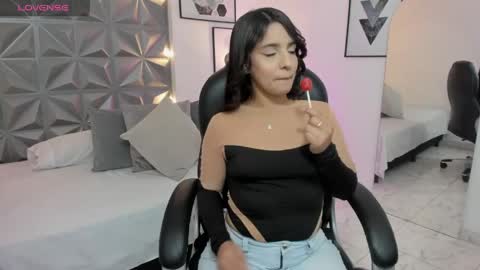 Snapshot of megan__monroe chatting on April 28, 10:26 pm megan__monroe online show from April 28, 10:26 pm