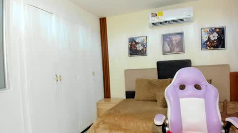 Megan online show from April 1, 10:16 am