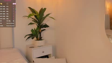 Snapshot of megan_brunette2 chatting on May 16, 12:29 am megan_brunette2 online show from May 16, 12:29 am