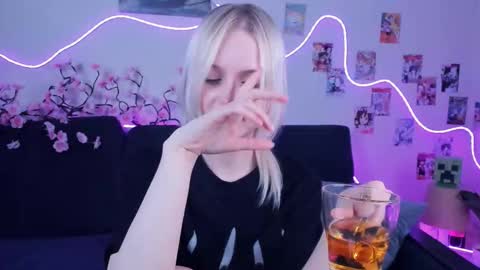 Snapshot of megan_chan chatting on January 17, 5:49 pm Megan and Anna online show from January 17, 5:49 pm