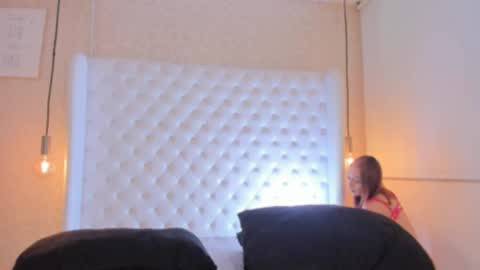 Snapshot of megan_holly_ chatting on April 26, 11:02 pm MEGAN online show from April 26, 11:02 pm