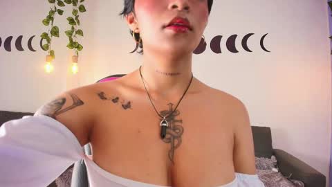 Snapshot of megan_hottts chatting on January 7, 1:35 pm megan_hottts online show from January 7, 1:35 pm
