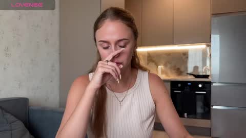 Snapshot of megan_nilson chatting on June 2, 4:20 pm Megan online show from June 2, 4:20 pm