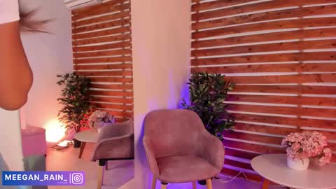 Snapshot of megan_raiin chatting on March 20, 8:52 am megan_raiin online show from March 20, 8:52 am