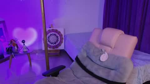                 Laura                 online show from April 21, 1:42 am