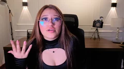 Snapshot of megan_vg chatting on April 7, 11:43 am Megan online show from April 7, 11:43 am