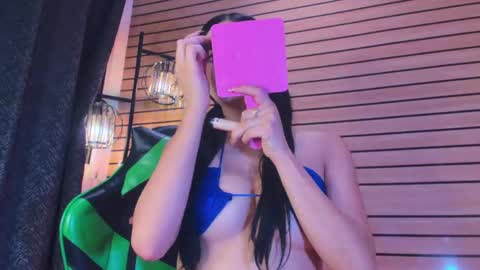 Snapshot of megan_vixenx chatting on April 27, 1:25 am megan_vixenx online show from April 27, 1:25 am