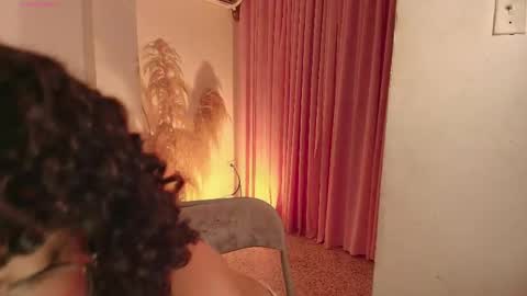 Snapshot of meganlux_1 chatting on May 15, 8:38 pm - 29p online show from May 15, 8:38 pm