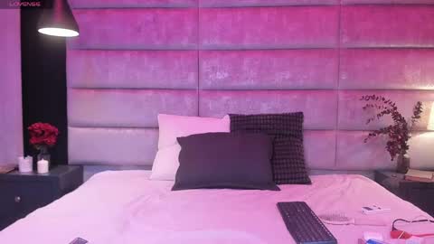 meganmonroee_ online show from April 3, 9:13 pm