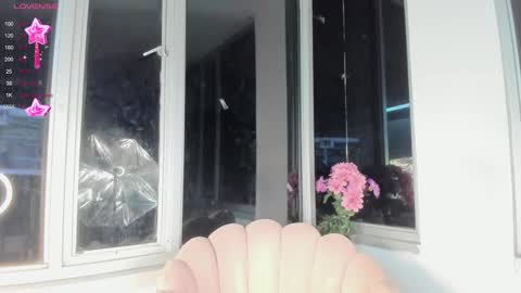 Snapshot of megann__sweet chatting on December 19, 10:24 am Mara online show from December 19, 10:24 am