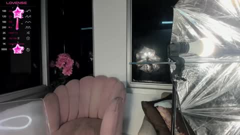 Snapshot of megann__sweet chatting on December 20, 10:27 am Mara online show from December 20, 10:27 am