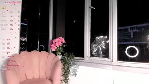 Snapshot of megann__sweet chatting on December 27, 10:23 am Mara online show from December 27, 10:23 am