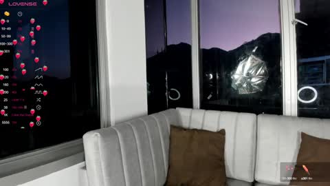 Snapshot of megann__sweet chatting on January 17, 10:55 am Mara online show from January 17, 10:55 am