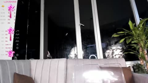 Snapshot of megann__sweet chatting on January 18, 10:28 am Mara online show from January 18, 10:28 am