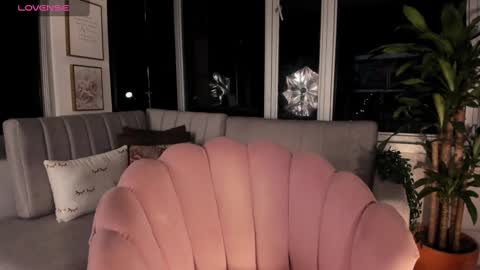 Snapshot of megann__sweet chatting on February 19, 10:12 am Mara online show from February 19, 10:12 am