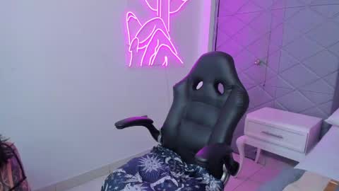 Snapshot of meganpresleyy chatting on April 29, 6:58 pm Megan Presley online show from April 29, 6:58 pm