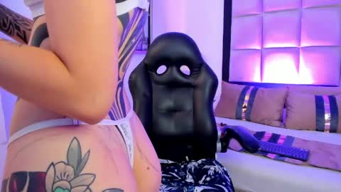 Snapshot of meganpresleyy chatting on April 30, 2:34 pm Megan Presley online show from April 30, 2:34 pm