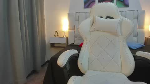 Snapshot of meganqueen2 chatting on June 19, 1:15 pm Megan Queen online show from June 19, 1:15 pm