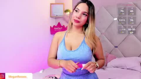Snapshot of meganrosse__ chatting on May 30, 6:38 pm Megan online show from May 30, 6:38 pm