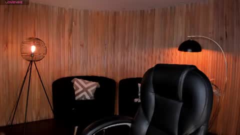 Snapshot of meganscottx chatting on June 16, 11:35 am Megan online show from June 16, 11:35 am