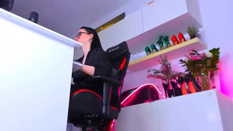 Snapshot of meganstones chatting on February 19, 6:37 pm Megan online show from February 19, 6:37 pm