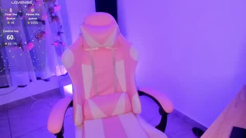 Snapshot of megara_x chatting on June 29, 11:16 pm M E G A R A online show from June 29, 11:16 pm