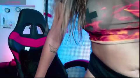 Snapshot of meggan_greey chatting on January 3, 8:32 pm Your best slave  online show from January 3, 8:32 pm