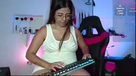 Snapshot of meggan_greey chatting on January 20, 12:25 am Your best slave  online show from January 20, 12:25 am