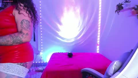 Snapshot of meggan_millerr chatting on October 3, 11:24 pm online show from October 3, 11:24 pm