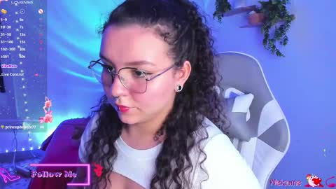 Snapshot of meggan_millerr chatting on October 4, 5:11 pm online show from October 4, 5:11 pm