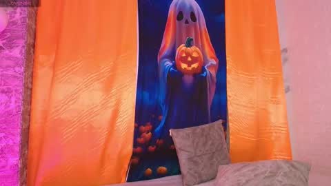 megganfoxy online show from October 13, 7:47 pm