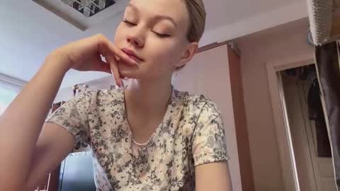 Mia online show from February 23, 8:12 am