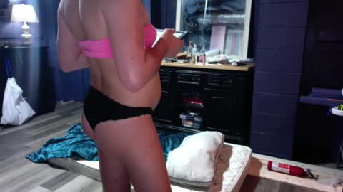 Snapshot of meghanhanx chatting on September 29, 10:03 pm meghan online show from September 29, 10:03 pm