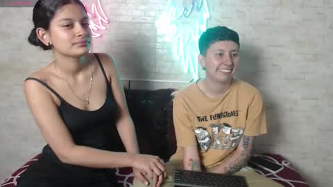 mei and gaby online show from October 8, 4:10 am